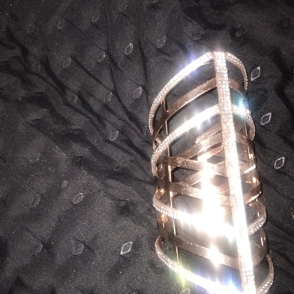 Wrist bracelet/bangle, gold and cubic zirconia design - Picture 5 of 7